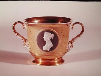 Tasse de Sèvres avec un camée portrait de l
